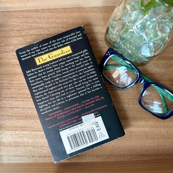 The Guardian by Nicholas Sparks | Romantic Suspense Novel | Paperback - Picture 4 of 6